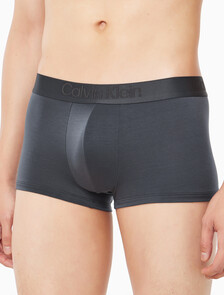 Buy 남성 CK 블랙 3PK 로우 라이즈 트렁크 in color Charcoal / Dark Pink / White