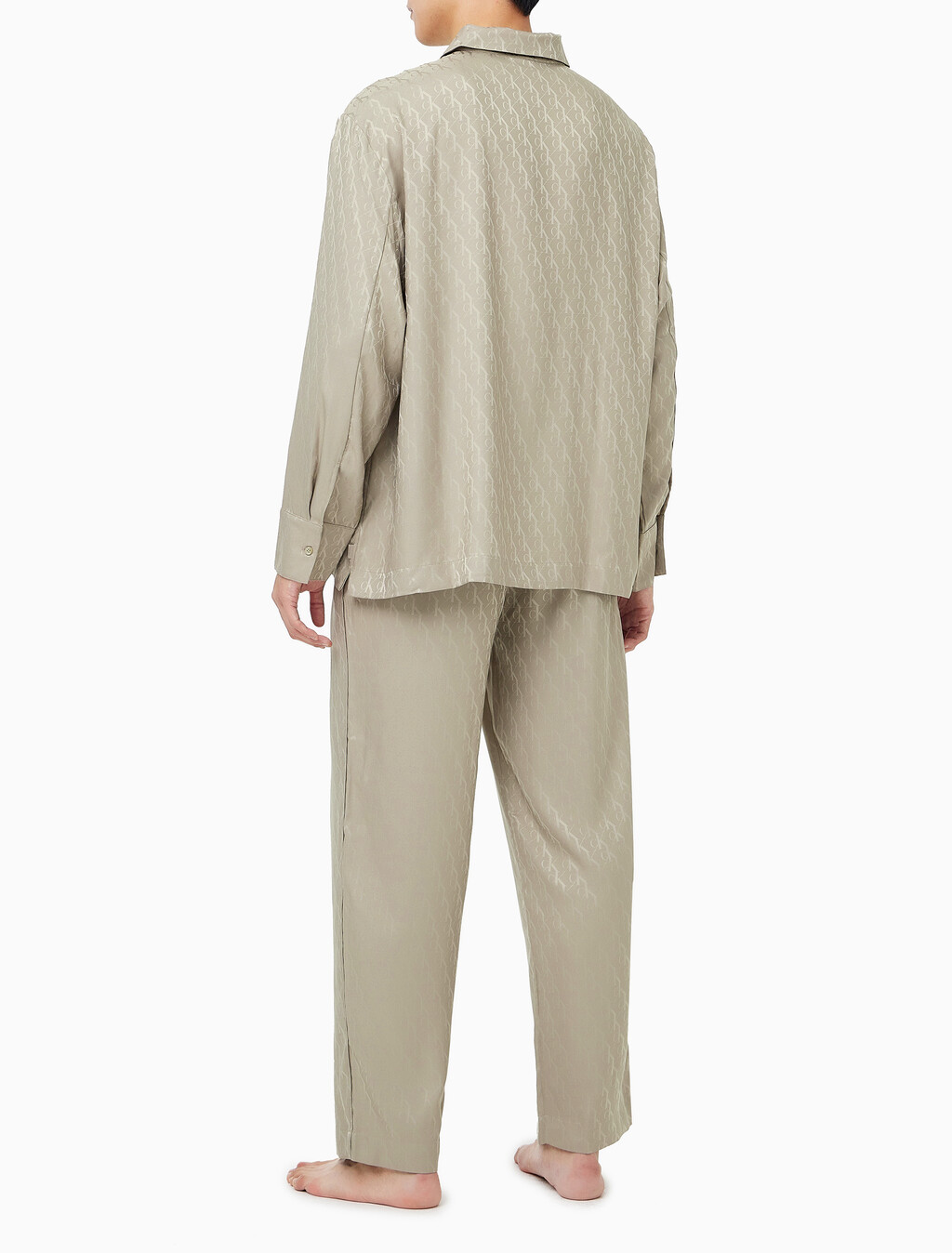 Buy 남성 샤인 새틴 자카드 팬츠 in color KHAKI BEIGE