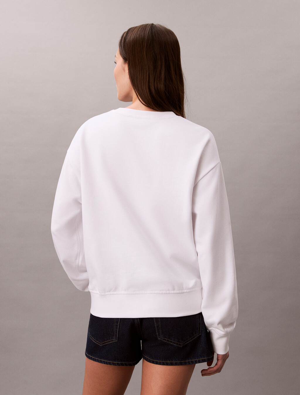 Buy 여성 로고 그래픽 크루넥 스웻셔츠 in color BRIGHT WHITE