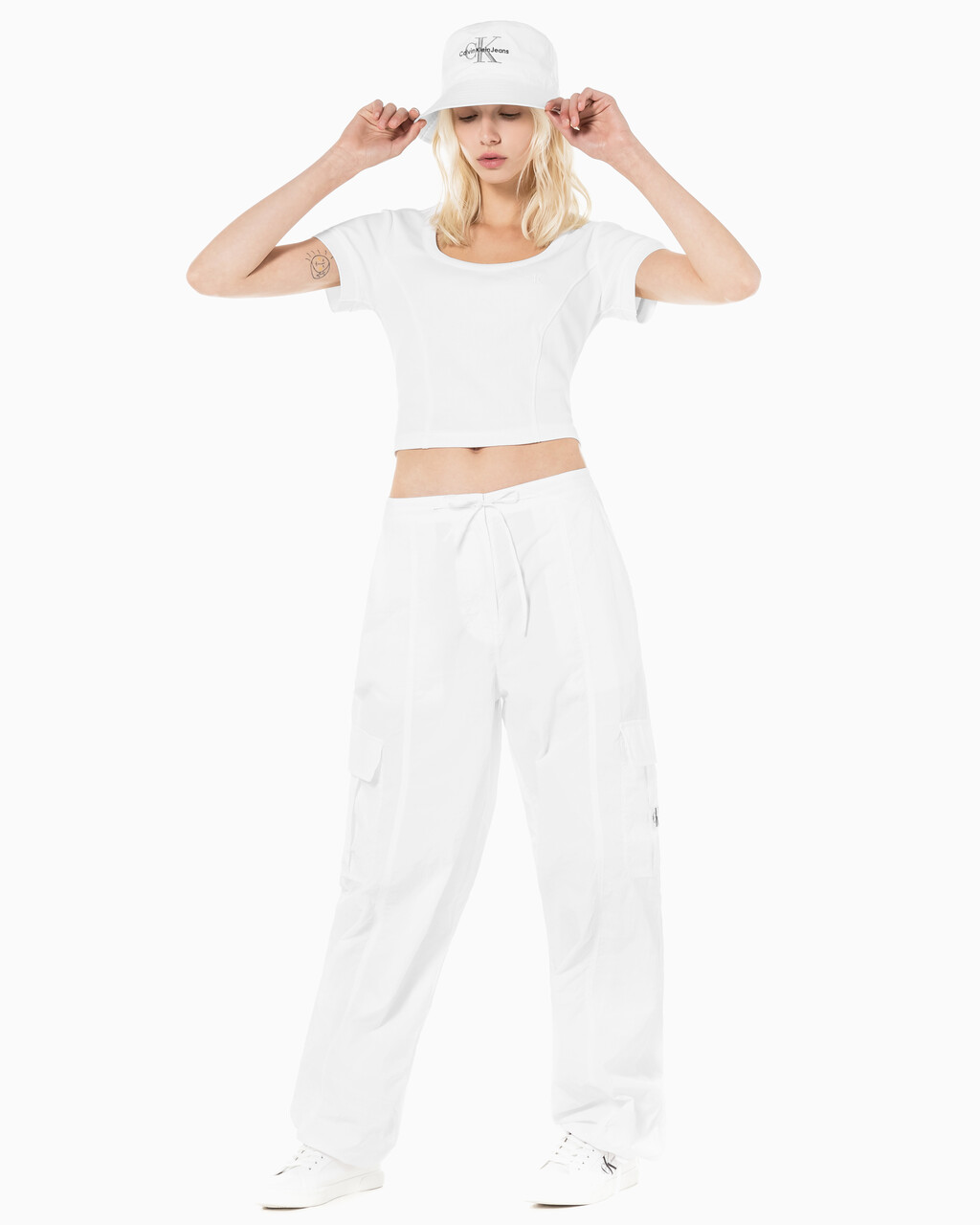 Buy 여성 소프트터치 화이트 카고 팬츠 in color BRIGHT WHITE
