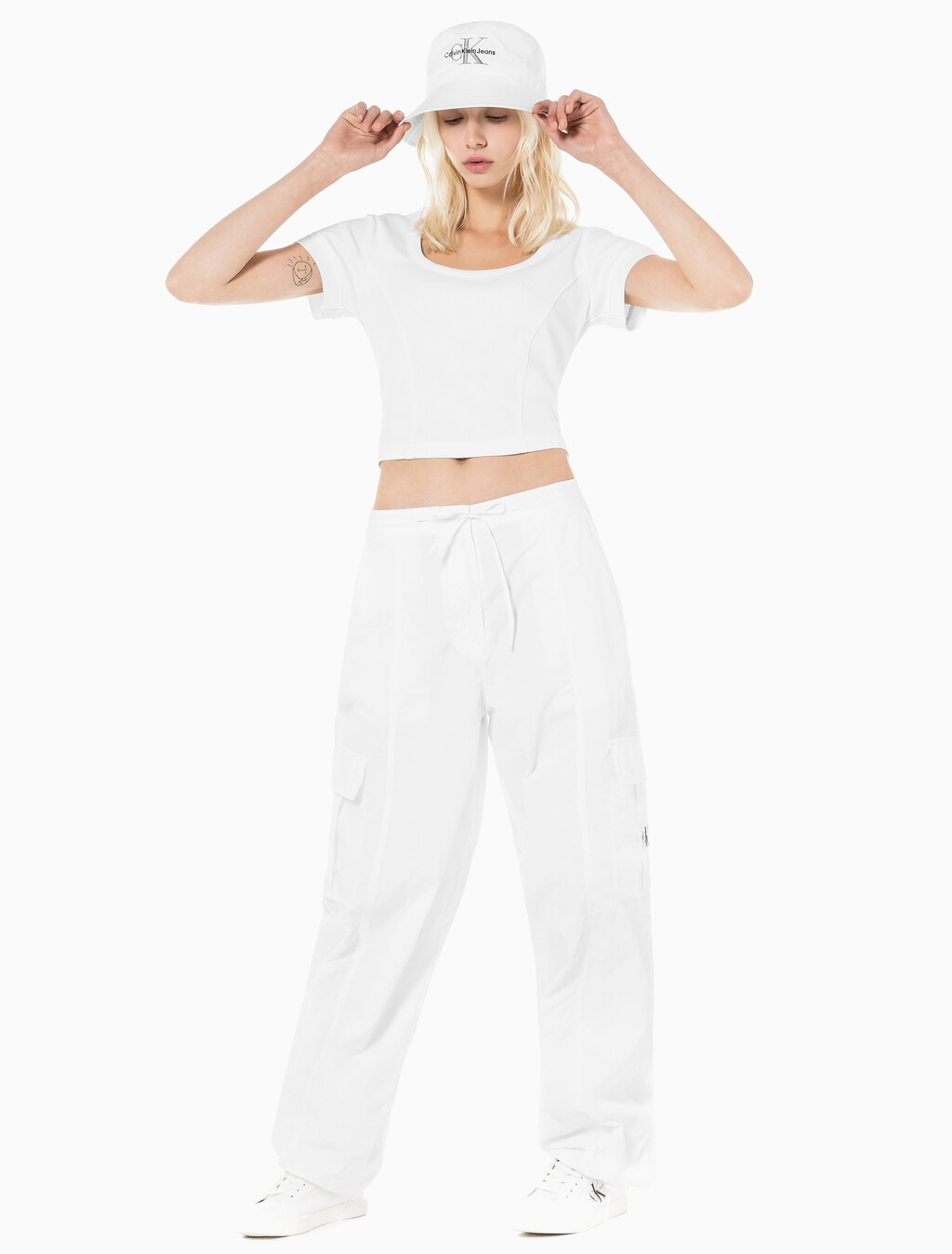 Buy 여성 소프트터치 화이트 카고 팬츠 in color BRIGHT WHITE