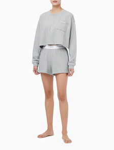Buy 여성 CK 베이직 라운지 로고 져지 크롭 롱슬리브 in color GREY HEATHER