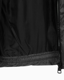 Buy 여성 투톤 글로시 디터쳐블 크롭 다운 in color GREY
