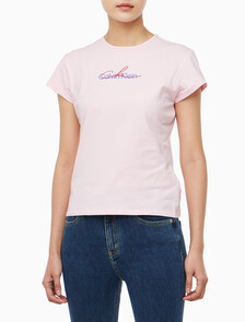 Buy 여성 슬림 스크립 CK로고 반팔 티셔츠 in color PASTEL PINK