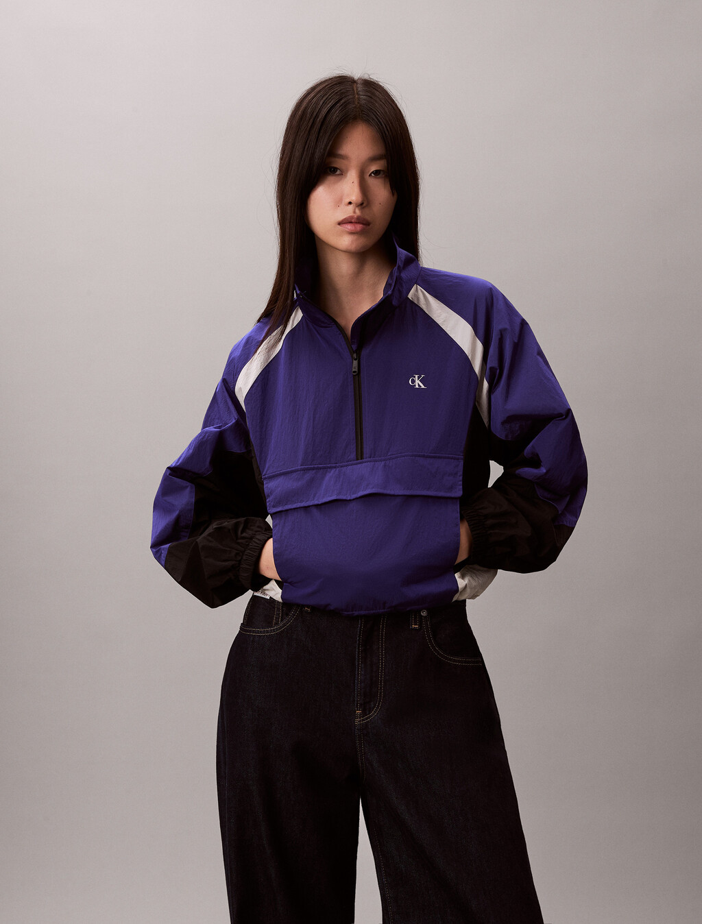 Buy 여성 숏 컬러블록 풀오버 in color Blue