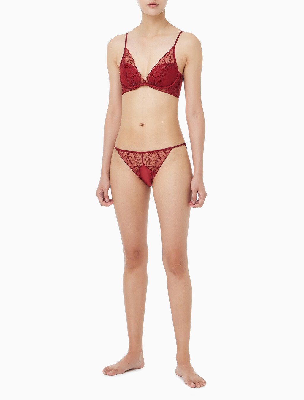 Buy 여성 CK 블랙 플로럴 레이스 AF 플런지 브라 in color Dark Red