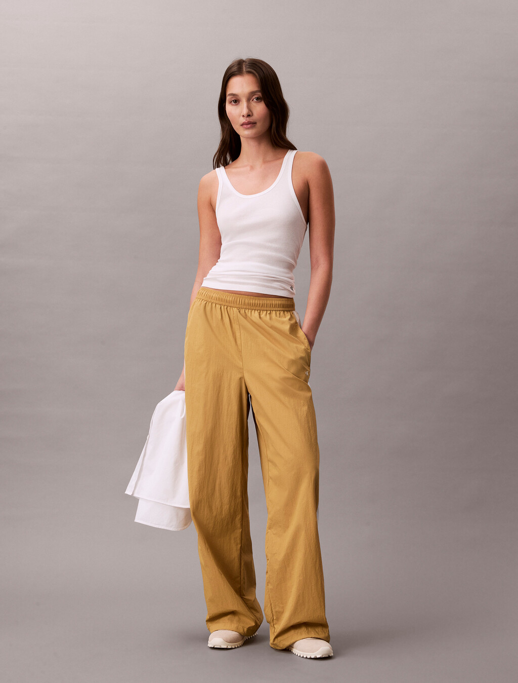 Buy 여성 나일론 캐주얼 팬츠 in color Ivory