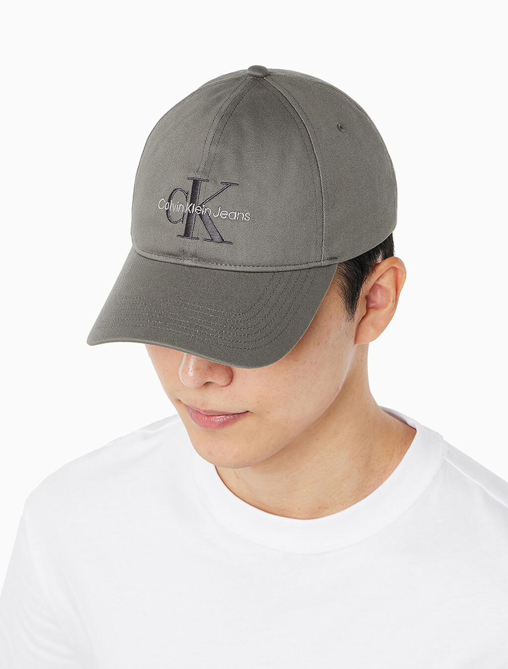 Buy 남녀공용 CKJ 모노그램 엠브로이더리 볼캡 in color CHARCOAL