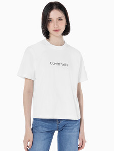 Buy 여성 릴렉스드 스탠다드로고 크루넥 반팔 티셔츠  in color BRILLIANT WHITE