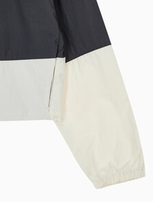 Buy 여성 컬러블락 나일론 풀오버 자켓 in color CHARCOAL