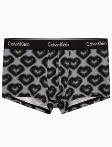 Buy 남성 모던코튼 V-DAY 로우라이즈 드로즈 in color BLACK/HEART PRINT