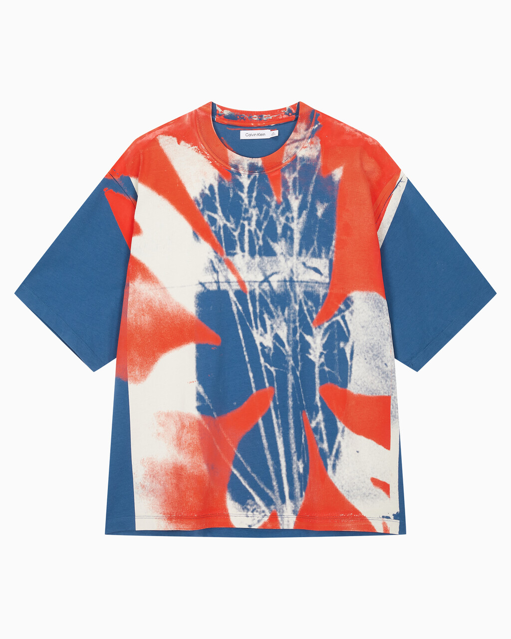 Buy 남성 숏슬리브 플로랄 셰도우 크루넥 티 in color NAVY