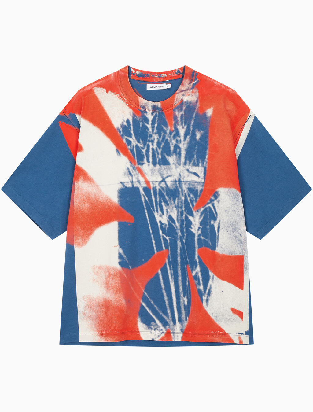 Buy 남성 숏슬리브 플로랄 셰도우 크루넥 티 in color NAVY