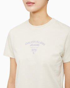 Buy 여성 1987 로고 베이비핏 반팔 티셔츠 in color BLUR FLORAL_BLACK