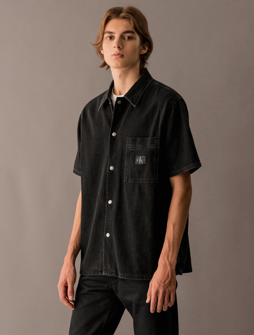 Buy 남성 데님 캠프 반팔 셔츠 in color WASHED BLACK LOGO LACE