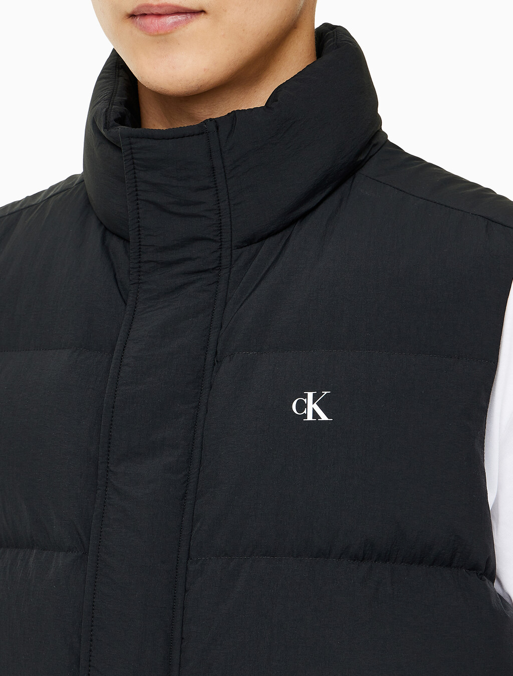 Buy 남성 베이직 에센셜 다운 베스트 in color CK BLACK