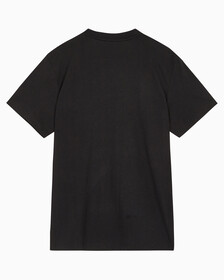 Buy 남성 레귤러핏 CK 로고 뱃지 반팔 티셔츠 in color CK BLACK