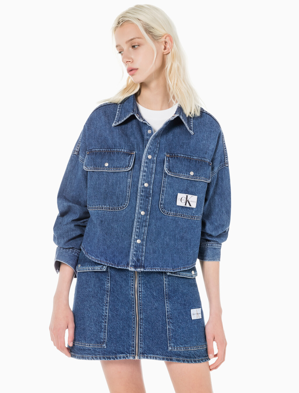 Buy 여성 오버사이즈핏 미드블루 크롭 데님 재킷 in color MID BLUE BACK EMBRO