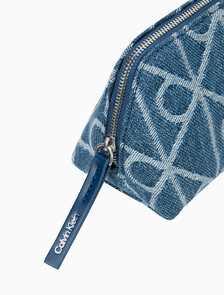 Buy 여성 엠블럼 데님 뷰티 케이스 in color Denim JQD Medium Wash