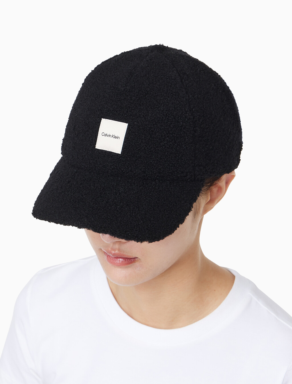 Buy 남녀공용  우븐 패치 로고 부클 볼캡 in color BLACK