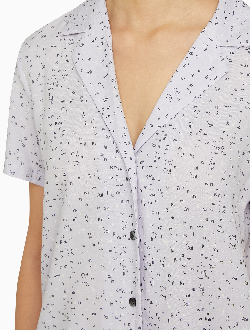 Buy 여성 우븐 비스코스 숏 슬리브 탑 in color LAVENDER