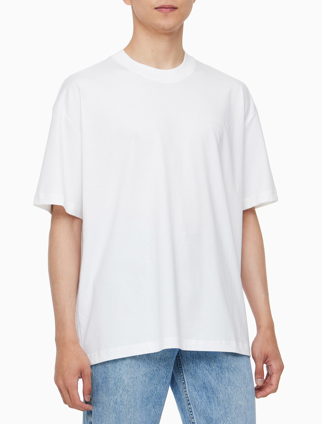 Buy 남성 오버핏 인스티튜셔널 로고 반팔 티셔츠 in color BRIGHT WHITE