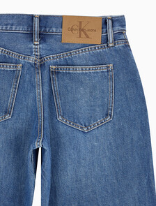 Buy 여성 로우라이즈 릴렉스핏 미드블루 37.5 라이트웨이트 데님 in color MID BLUE BACK EMBRO