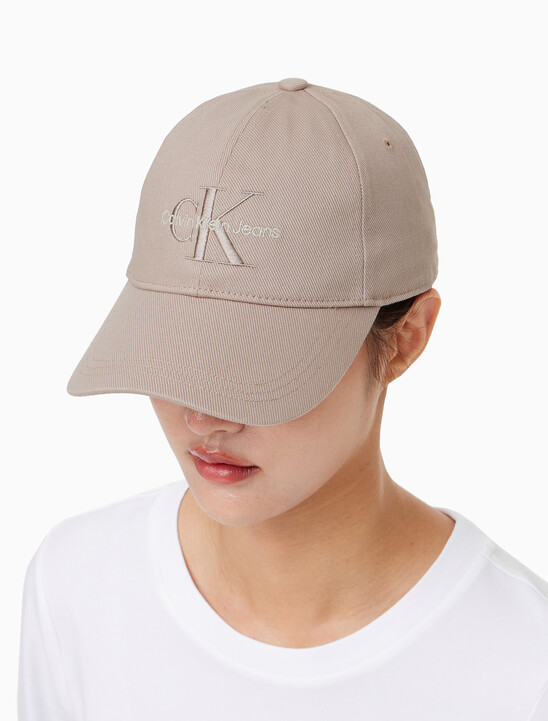 남녀공용 CKJ 모노그램 엠브로이더리 볼캡