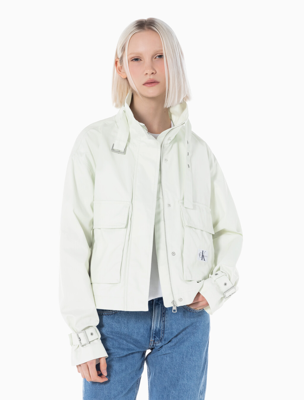 Buy 여성 코튼 유틸리티 숏 자켓 in color WHITE