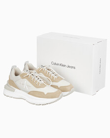 Buy 여성 멜버른 청키 러너 스니커즈 in color TAWNY SAND