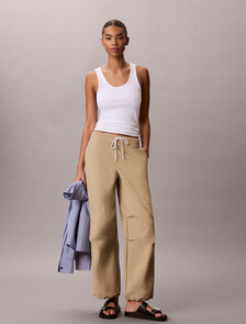 Buy 여성 크링클 나일론 팬츠 in color CORNSTALK