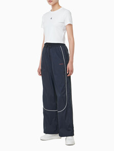 Buy 여성 크링클 나일론 조거 팬츠 in color Navy