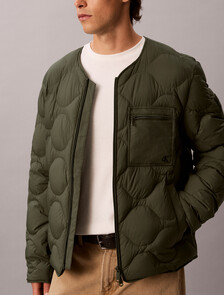 Buy 남성 페더웨이트 나일론 채널 푸퍼 자켓 in color Green