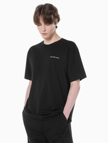 Buy 남녀공용 릴렉스핏 로고 반팔 티셔츠 in color CK BLACK