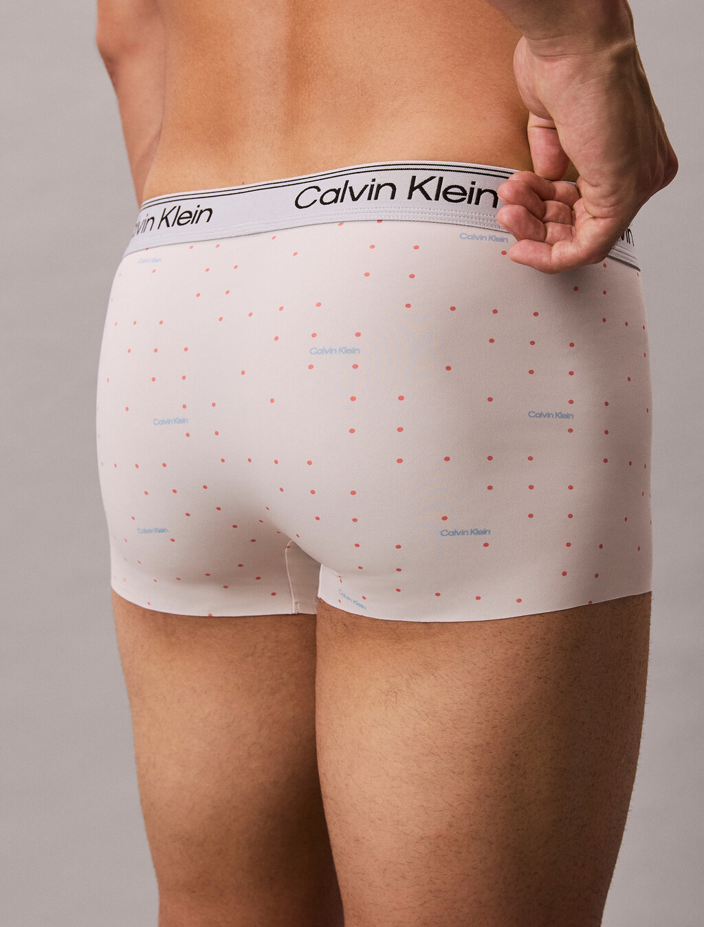 Buy 남성 마이크로 스트레치 로우 라이즈 트렁크 in color Ivory