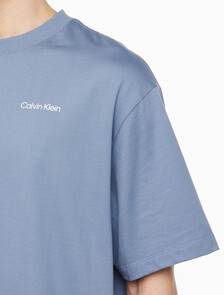 Buy 남성 릴렉스핏 플라워 아플리케 로고 반팔 티셔츠 in color COUNTRY BLUE