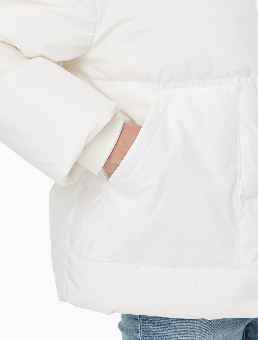 Buy 여성 숏 렝스 스탠드 카라 푸퍼 in color Ivory