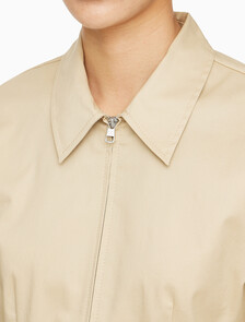 Buy 여성 지퍼 코튼 롱 슬리브 탑 in color PALE KHAKI