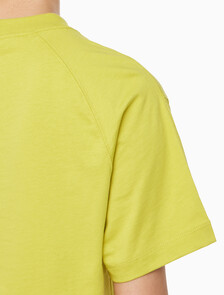 Buy 여성 박시 CK 크레스트 크롭 포켓 반팔 티셔츠 in color WARM OLIVE