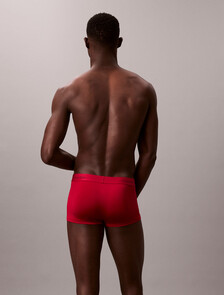 Buy 남성 모던 로고 패치 마이크로 로우 라이즈 트렁크 in color red