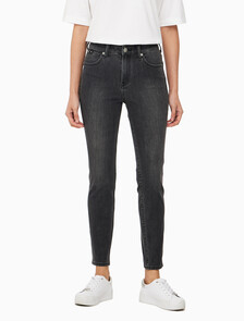 Buy 여성 하이라이즈 스키니핏 앵클 블랙 37.5 기능성 데님 in color WASHED BLACK LOGO LACE