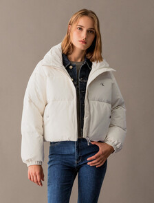 Buy 여성 볼륨 넥 크롭 다운 푸퍼 in color WHITE