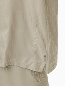 Buy 남성 샤인 새틴 자카드 롱슬리브 탑 in color KHAKI BEIGE