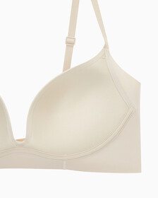 Buy 여성 인비저블 AF 푸쉬업 플런지 브라 in color CLASSIC BEIGE