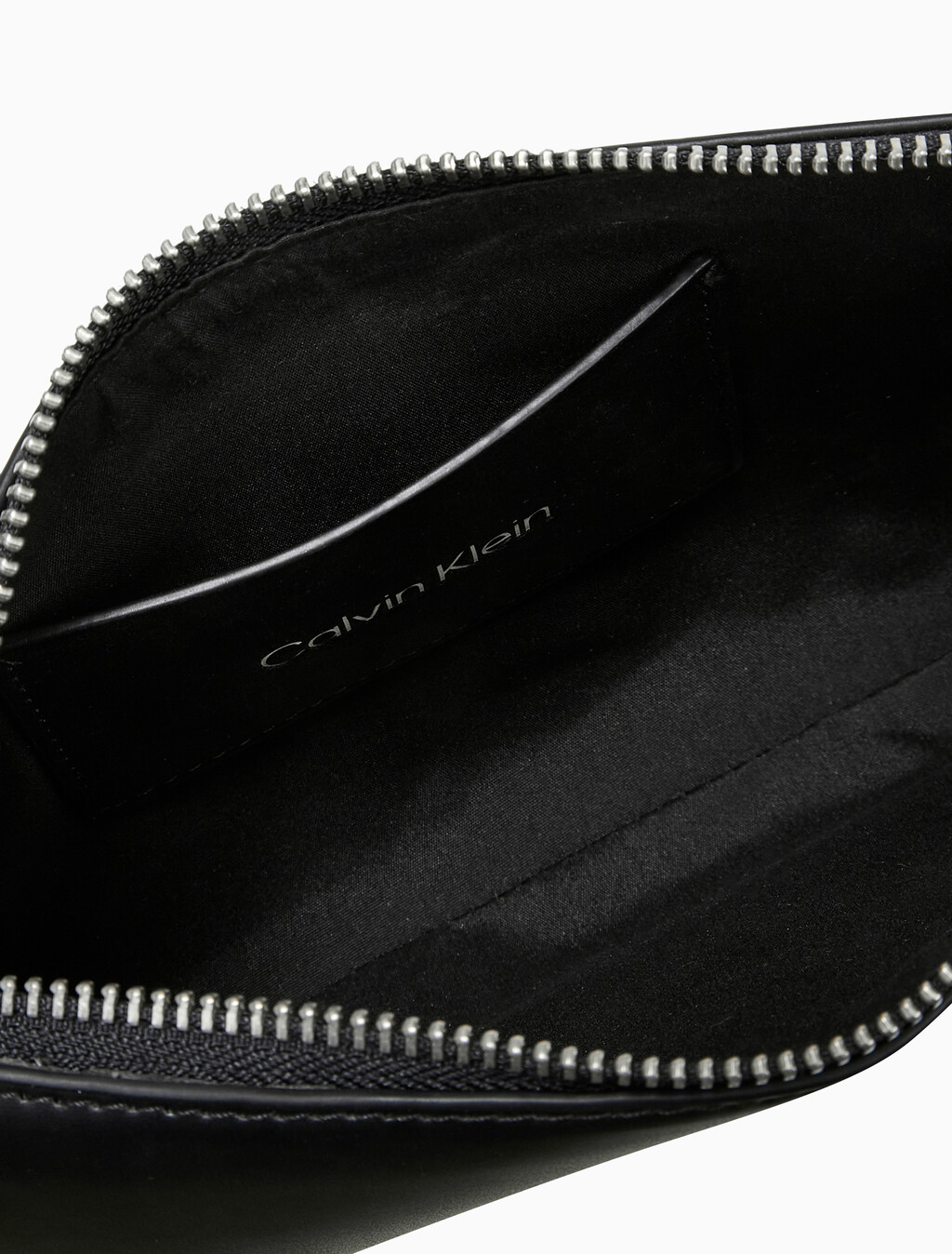 Buy 여성 엘러멘털 체인 파우치 토트백 in color BLACK BEAUTY