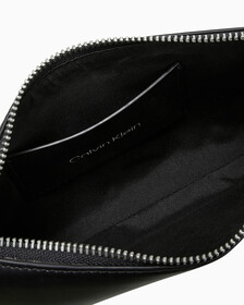 Buy 여성 엘러멘털 체인 파우치 토트백 in color BLACK BEAUTY