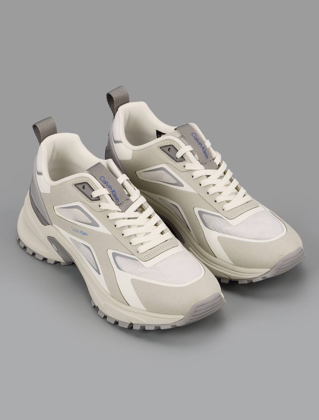 Buy 여성 트레일블레이저 하이크 런 슈즈 in color Ivory