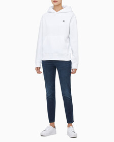 Buy 여성 릴렉스핏 CK 스몰 로고 기모 후디 in color BRILLIANT WHITE
