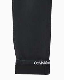 Buy 남성 모던 테이퍼핏 블랙 얼티밋 스트레치 데님 in color WASHED BLACK LOGO LACE