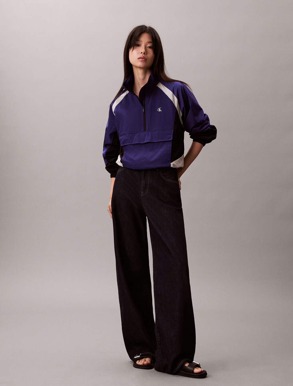 Buy 여성 숏 컬러블록 풀오버 in color Blue